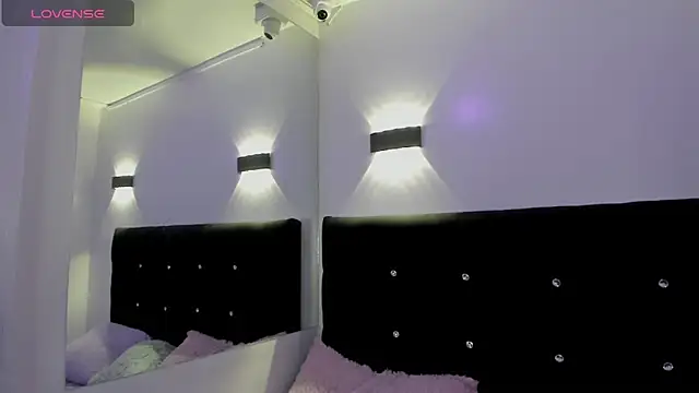 Anniie  Evans online show from 09.25.25