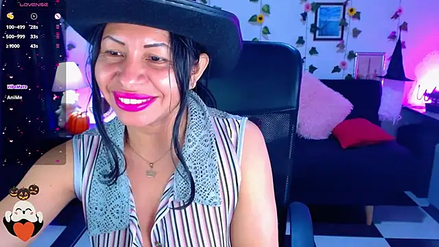 Snapshot of AbbyPrincessAGT chatting on 10.11.25 AbbyPrincessAGT online show from 10.11.25