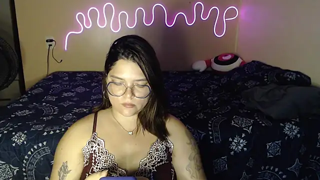 Snapshot of GoddessChaar chatting on 12.04.25 GoddessChaar online show from 12.04.25