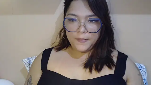 Snapshot of GoddessChaar chatting on 12.15.25 GoddessChaar online show from 12.15.25