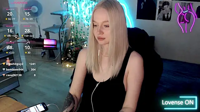 Snapshot of lissallor_ chatting on 03.20.25 lissallor  online show from 03.20.25