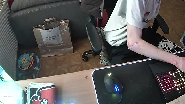 Snapshot of DerGeileLoveboy chatting on 11.11.25 DerGeileLoveboy online show from 11.11.25