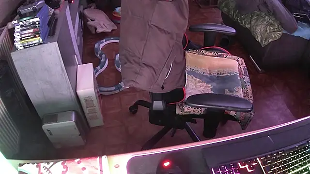 Snapshot of DerGeileLoveboy chatting on 11.29.25 DerGeileLoveboy online show from 11.29.25