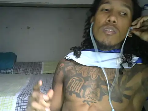 Snapshot of LaurentBrown chatting on 10.29.25 LaurentBrown online show from 10.29.25