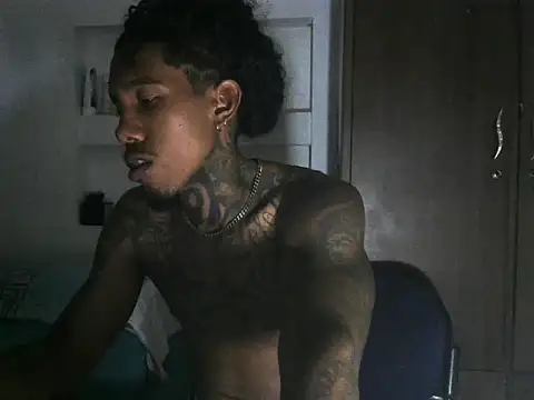 Snapshot of LaurentBrown chatting on 10.31.25 LaurentBrown online show from 10.31.25