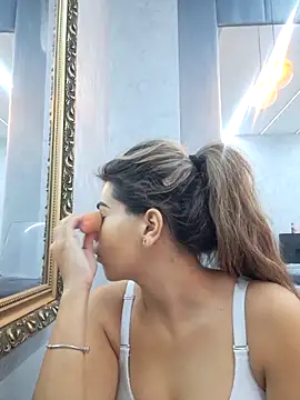 Snapshot of Bella_Posh chatting on 10.09.25 Bella Posh online show from 10.09.25