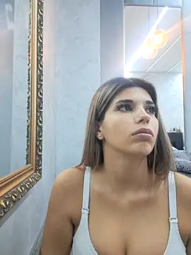 Snapshot of Bella_Posh chatting on 10.10.25 Bella Posh online show from 10.10.25