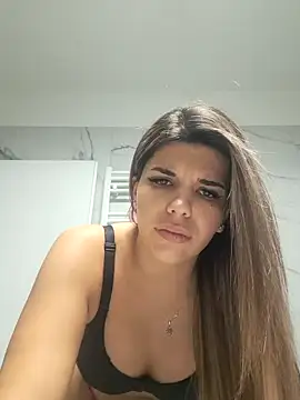 Snapshot of Bella_Posh chatting on 10.11.25 Bella Posh online show from 10.11.25