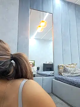 Snapshot of Bella_Posh chatting on 10.12.25 Bella Posh online show from 10.12.25