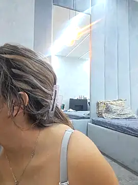 Snapshot of Bella_Posh chatting on 10.13.25 Bella Posh online show from 10.13.25