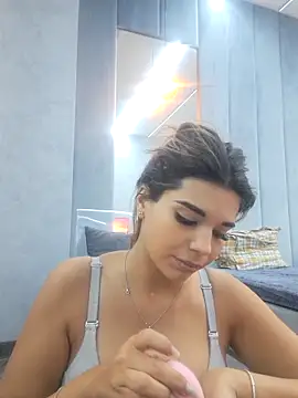 Snapshot of Bella_Posh chatting on 10.14.25 Bella Posh online show from 10.14.25