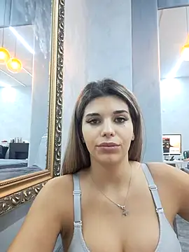 Snapshot of Bella_Posh chatting on 10.15.25 Bella Posh online show from 10.15.25