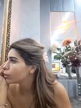 Snapshot of Bella_Posh chatting on 10.20.25 Bella Posh online show from 10.20.25