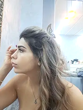 Snapshot of Bella_Posh chatting on 10.30.25 Bella Posh online show from 10.30.25