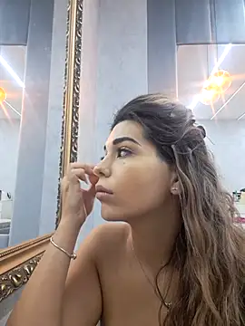 Snapshot of Bella_Posh chatting on 11.03.25 Bella Posh online show from 11.03.25