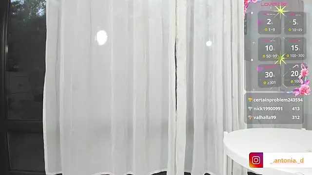 Snapshot of Bella_Posh chatting on 11.08.25 Bella Posh online show from 11.08.25