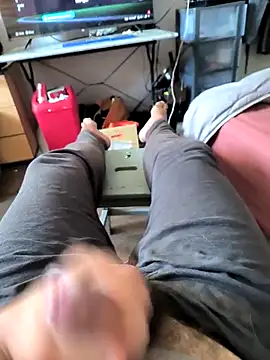 Snapshot of Aloxix chatting on 09.29.25 Aloxix online show from 09.29.25