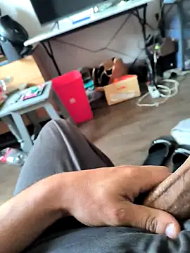 Snapshot of Aloxix chatting on 10.02.25 Aloxix online show from 10.02.25