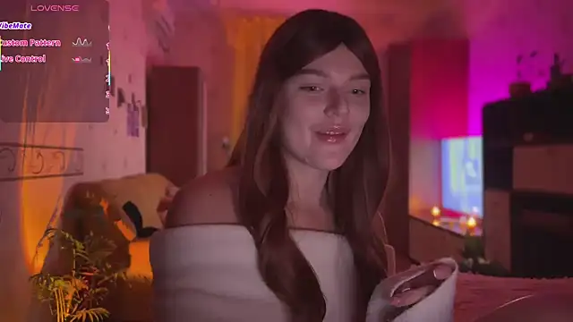 CherryRed Girl online show from 10.21.25