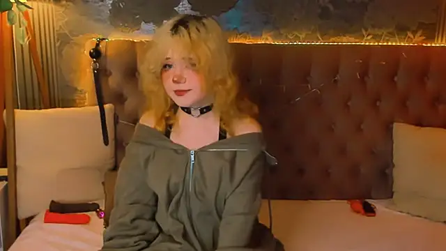 Snapshot of EmilyAngells chatting on 05.12.26 EmilyAngells online show from 05.12.26