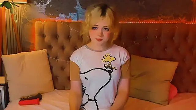 Snapshot of EmilyAngells chatting on 05.14.26 EmilyAngells online show from 05.14.26
