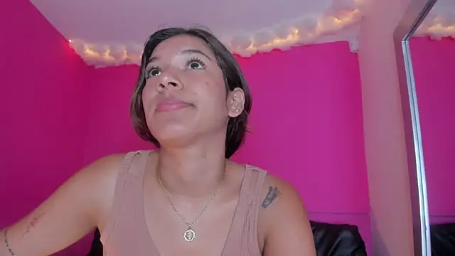 Snapshot of violett_24_ chatting on 02.25.25 violett 24 online show from 02.25.25