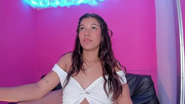 Snapshot of violett_24_ chatting on 02.27.25 violett 24 online show from 02.27.25