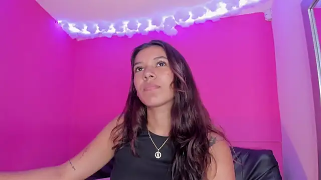 Snapshot of violett_24_ chatting on 03.05.25 violett 24 online show from 03.05.25