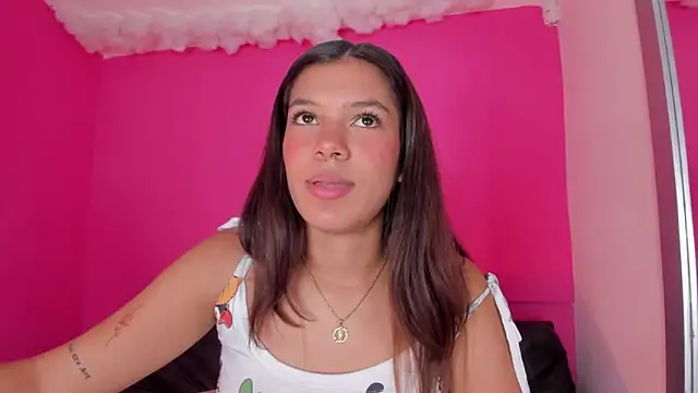 Snapshot of violett_24_ chatting on 03.08.25 violett 24 online show from 03.08.25