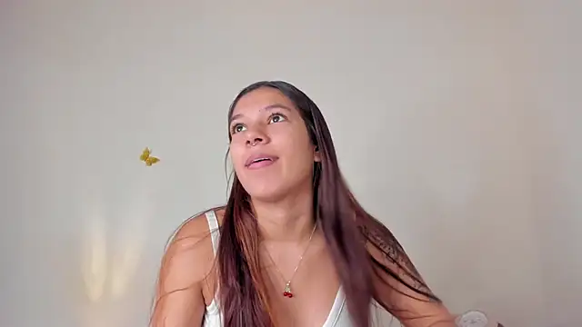 Snapshot of violett_24_ chatting on 10.04.25 violett 24 online show from 10.04.25