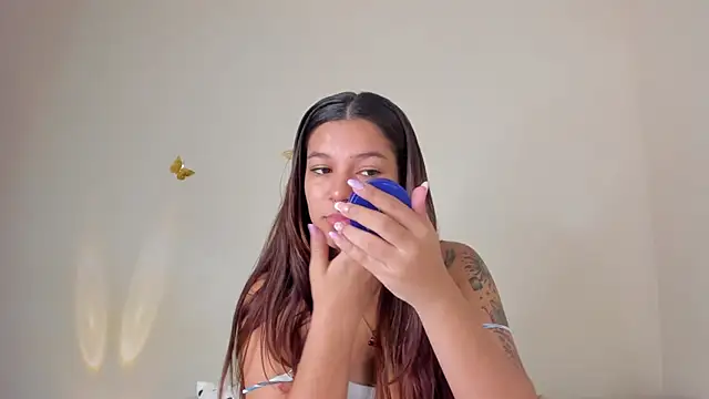 Snapshot of violett_24_ chatting on 10.25.25 violett 24 online show from 10.25.25