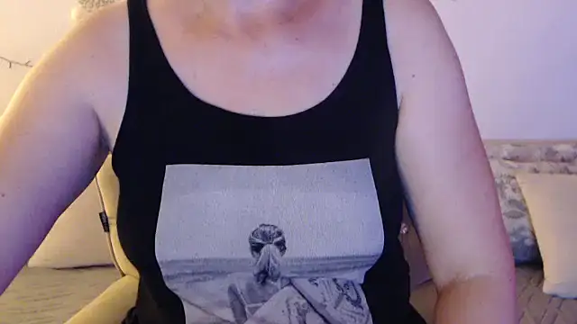 Snapshot of YourfantasyGiuly chatting on 07.01.26 YourfantasyGiuly online show from 07.01.26