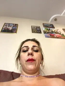 Snapshot of Lusi_Luxary chatting on 10.23.25 Lusi Luxary online show from 10.23.25