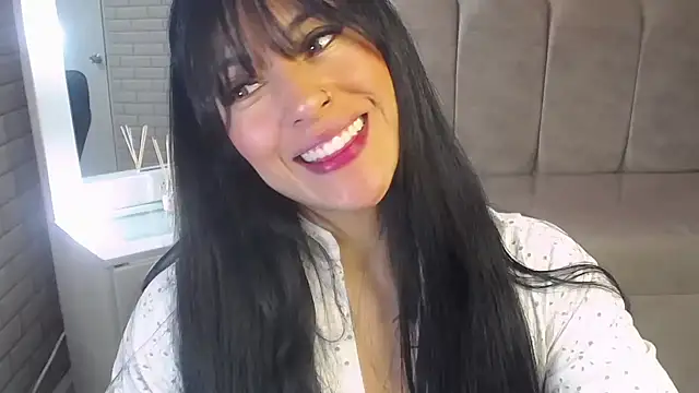 Isabella Collen v online show from 05.07.26