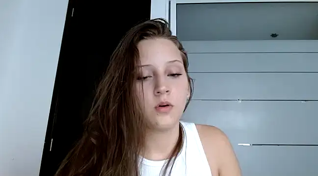 Snapshot of CandyGirlsweet chatting on 02.21.25 CandyGirlsweet online show from 02.21.25