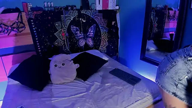 ChloeAllennn online show from 06.04.26