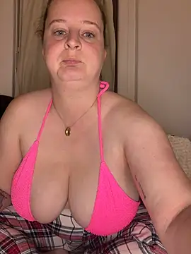 Snapshot of curvy_eina chatting on 07.16.26 curvy eina online show from 07.16.26