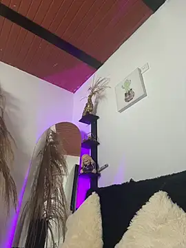 Snapshot of MarianaZapataa chatting on 03.03.25 MarianaZapataa online show from 03.03.25