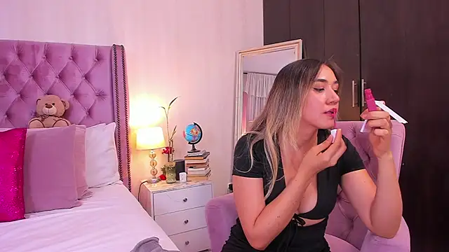 natashaleightt online show from 02.25.25