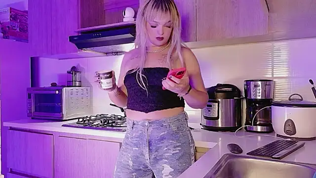 Snapshot of ScarletThompsonx chatting on 04.30.26 ScarletThompsonx online show from 04.30.26