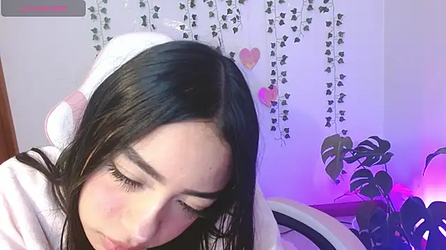 Snapshot of hellokitty__valery chatting on 07.25.26 hellokitty valery online show from 07.25.26
