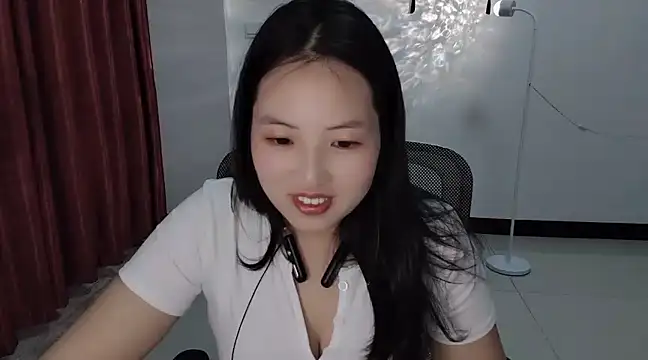 Snapshot of Ellie-BabyLoe chatting on 03.05.25 Ellie-BabyLoe online show from 03.05.25