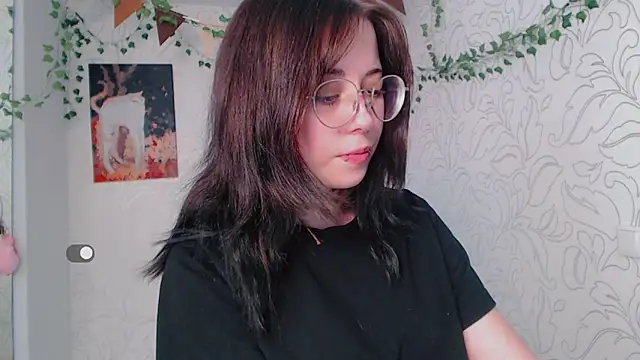 Snapshot of _miraclecattt_ chatting on 09.18.25  miraclecattt  online show from 09.18.25