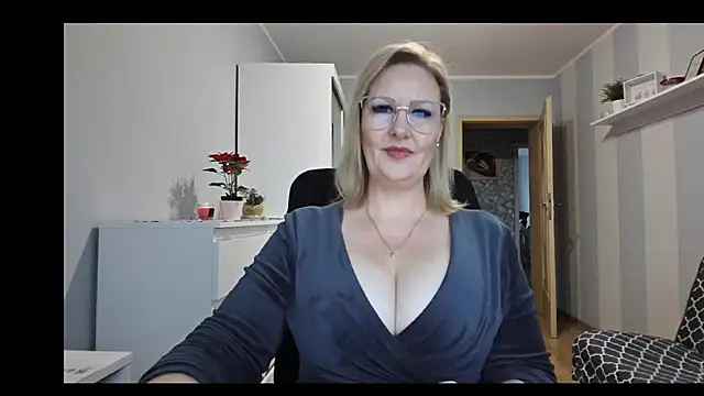 DianaLive online show from 12.17.25