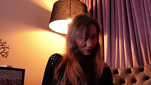 IsoldeBlis online show from 10.17.25