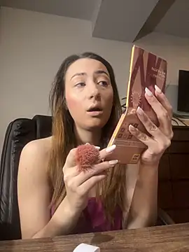 IsoldeBlis online show from 11.27.25