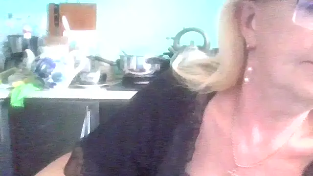 Snapshot of Heidi-Helga chatting on 09.10.25 Heidi-Helga online show from 09.10.25