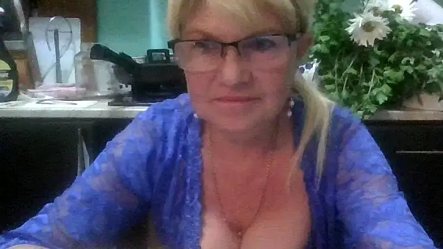 Snapshot of Heidi-Helga chatting on 09.23.25 Heidi-Helga online show from 09.23.25
