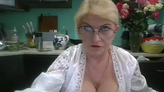 Snapshot of Heidi-Helga chatting on 10.06.25 Heidi-Helga online show from 10.06.25