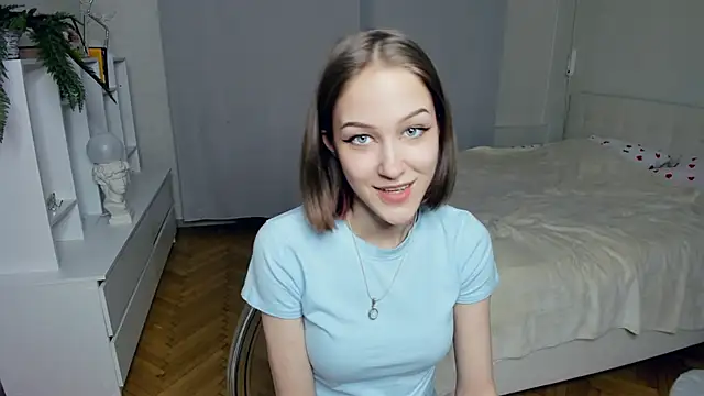 Snapshot of EmmaKellerf chatting on 03.04.25 EmmaKellerf online show from 03.04.25